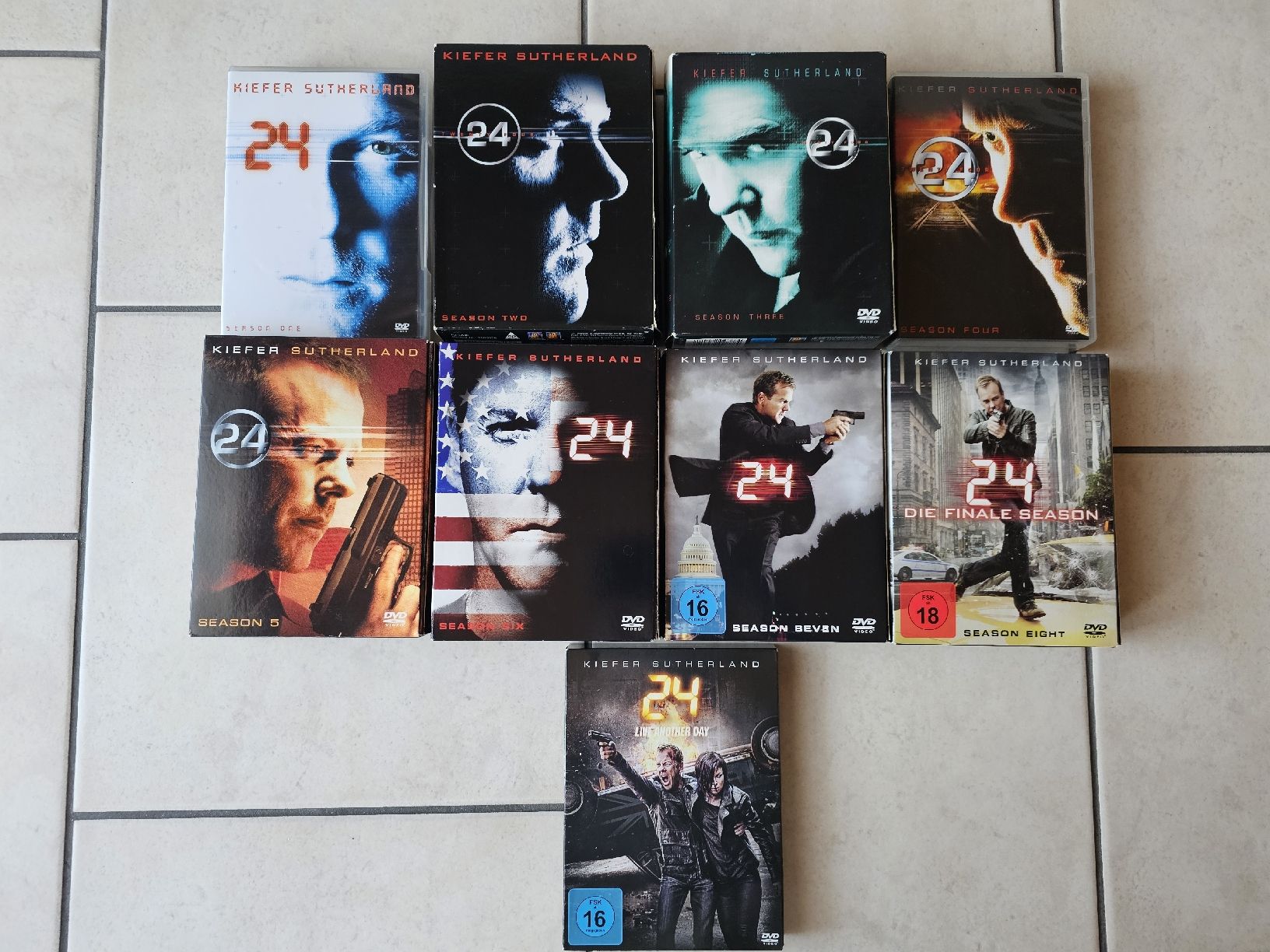 Tutti i DVDs: 24  -  Staffeln 1 - 8 + Zusatzfolgen – Usato da Schneisingen venduto da backstore24