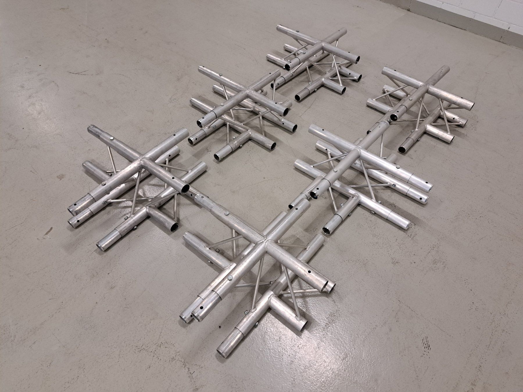 Tralicci: Trilite 3Punkt Traversen Set O  sechsteilig – Usato da Embrach venduto da lichttechnik 1