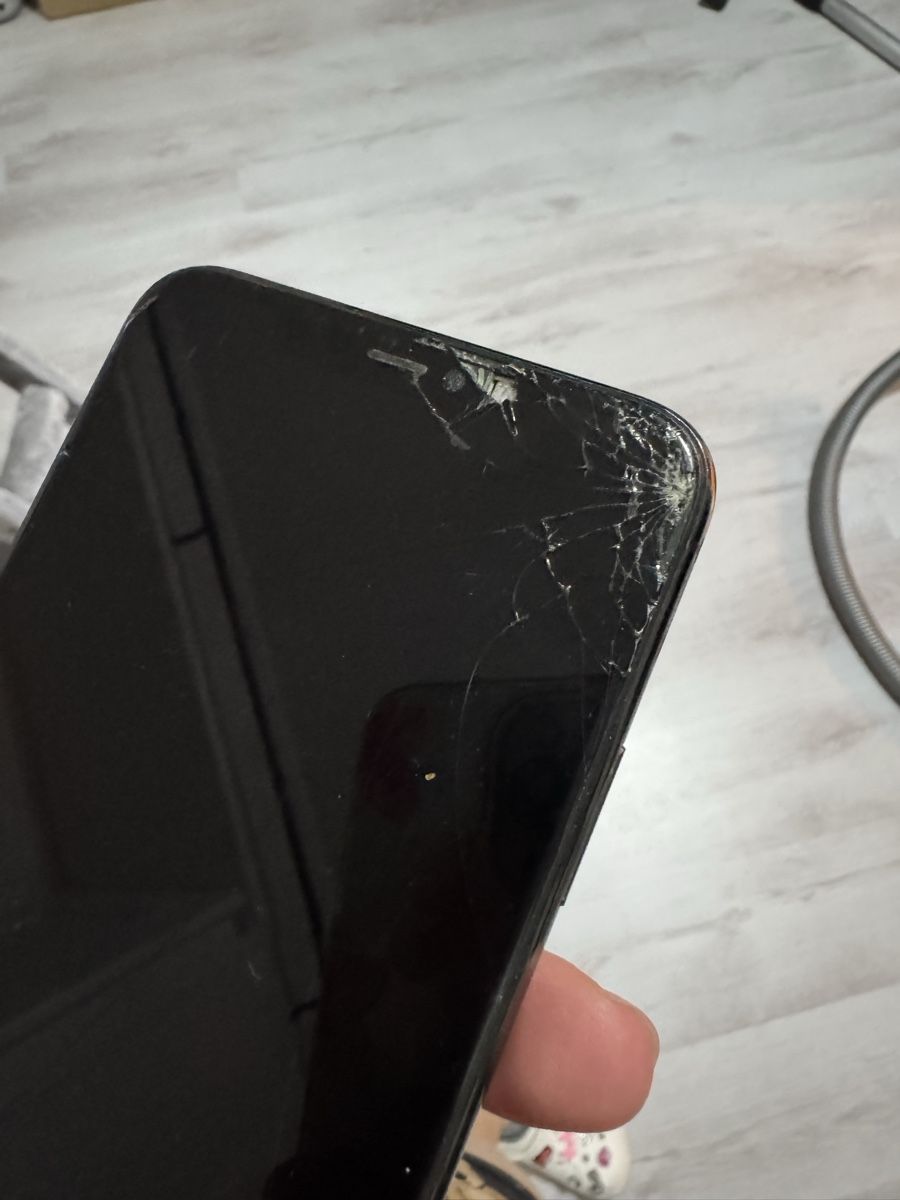 Apple Telefoni cellulari / Smartphones: iPhone 11 Pro Max gris  – Difettoso da Les Verrières venduto da chl_5bnz