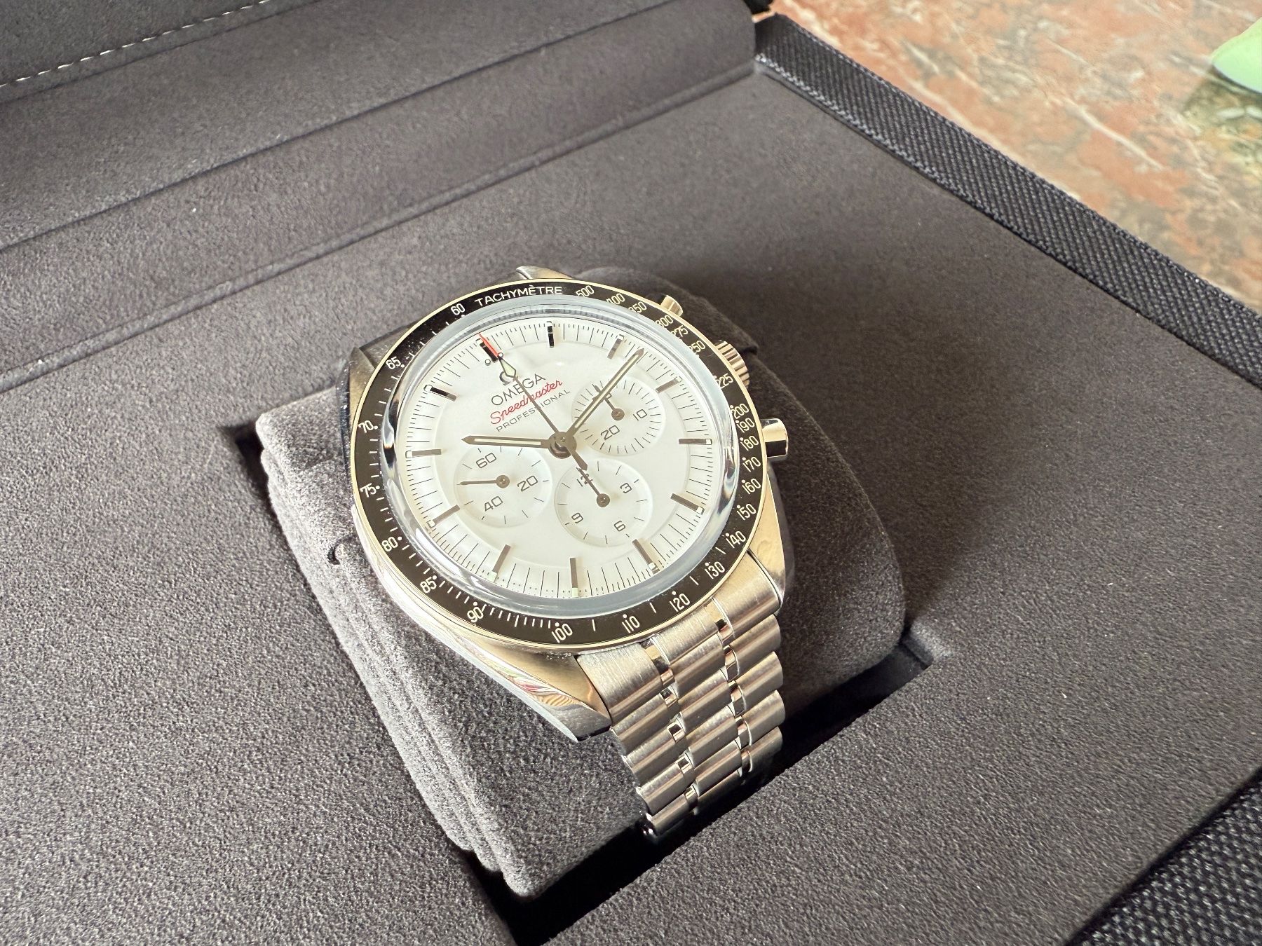 Omega Orologi: Omega Speedmaster Moonwatch 42mm weisses Zifferblatt – Nuovo e nell'imballaggio originale da Worblaufen venduto da Sissi10 1