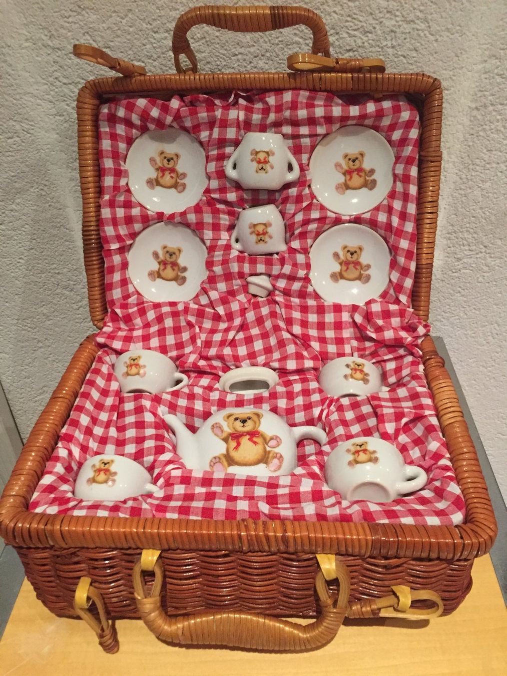 Bea Giocattoli: Picknick Körbli mit Puppengeschirr – Usato da Lützelflüh-Goldb venduto da Fresu8