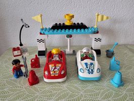 Lego Duplo Rennwagen mit Push & Go-Motor