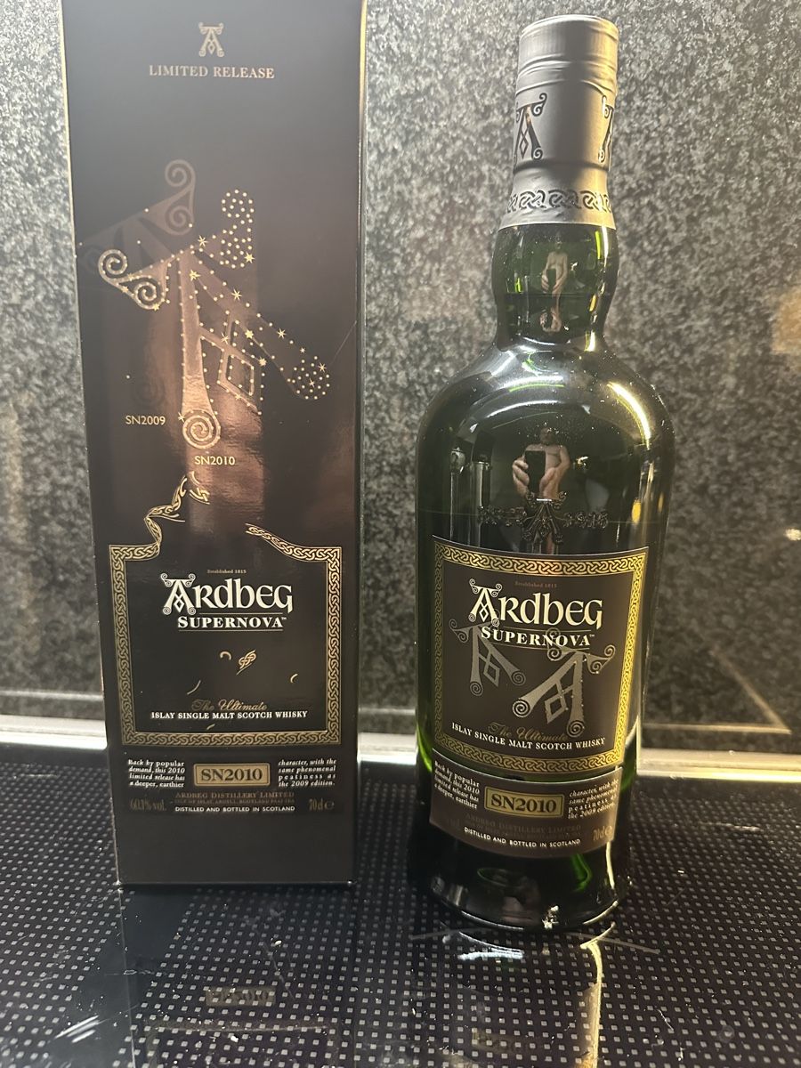 Ardbeg Spirituosen: Ardbeg Supernova 2010 Islay Single Malt Scotch Whisky – Neu und originalverpackt aus Stansstad von Dalmatinerhjf