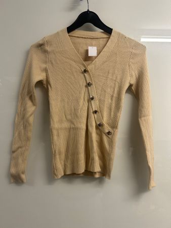 Pullover mit Deko Knöpfe Figurbetont one size NEU