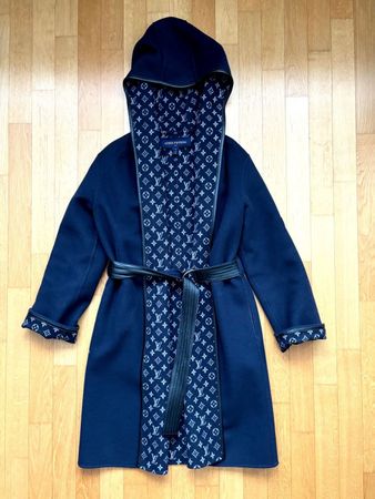 Louis Vuitton Wickelmantel mit Kapuze blau