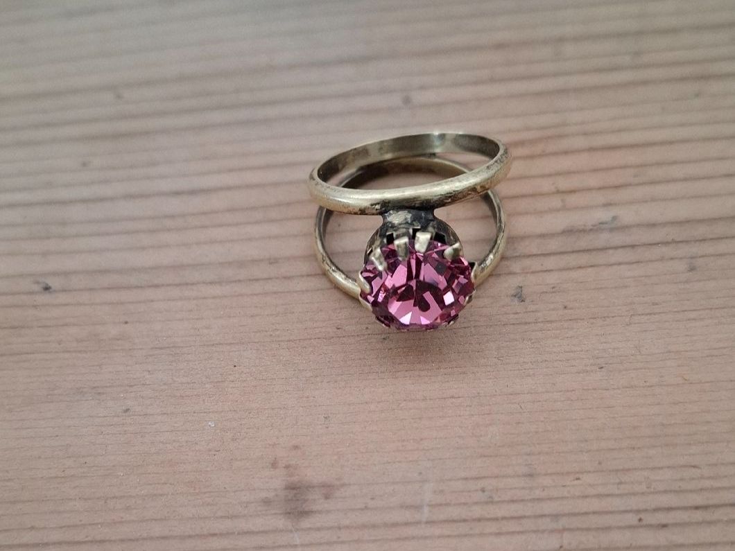 Anelli: Goldener Ring mit pinkem Schmuckstein – Usato da Buochs venduto da regenbogen7365