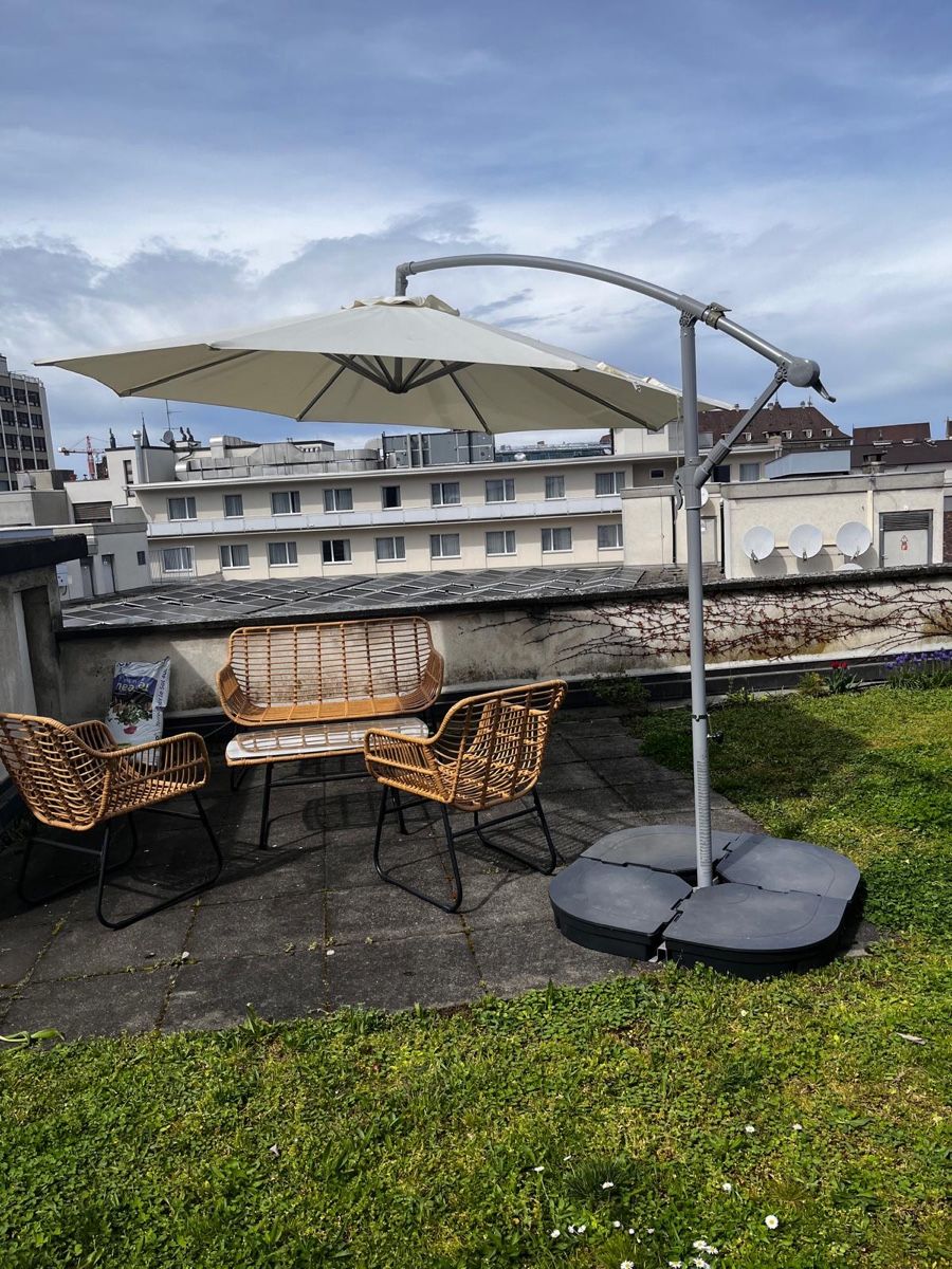 Ombrelloni: Large Cantilever Parasol for Summer Shade – Usato da Basel venduto da rug_y5gq 4