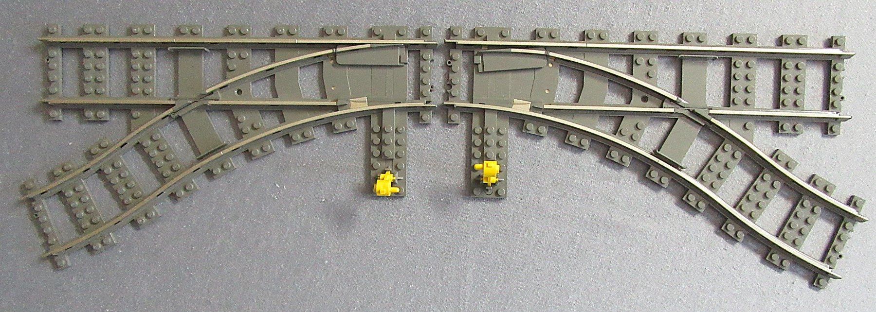Lego Baukästen: Lego - 2 Eisenbahn Weichen dunkelgrau - ab CHF 8.00 – Gebraucht aus Auenstein von Padabimbim