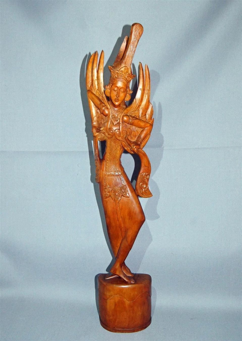 Skulpturen & Statuen: Elegante Tempeltänzerin - grosse Figur – Gebraucht aus Geroldswil von ARTEFACTO