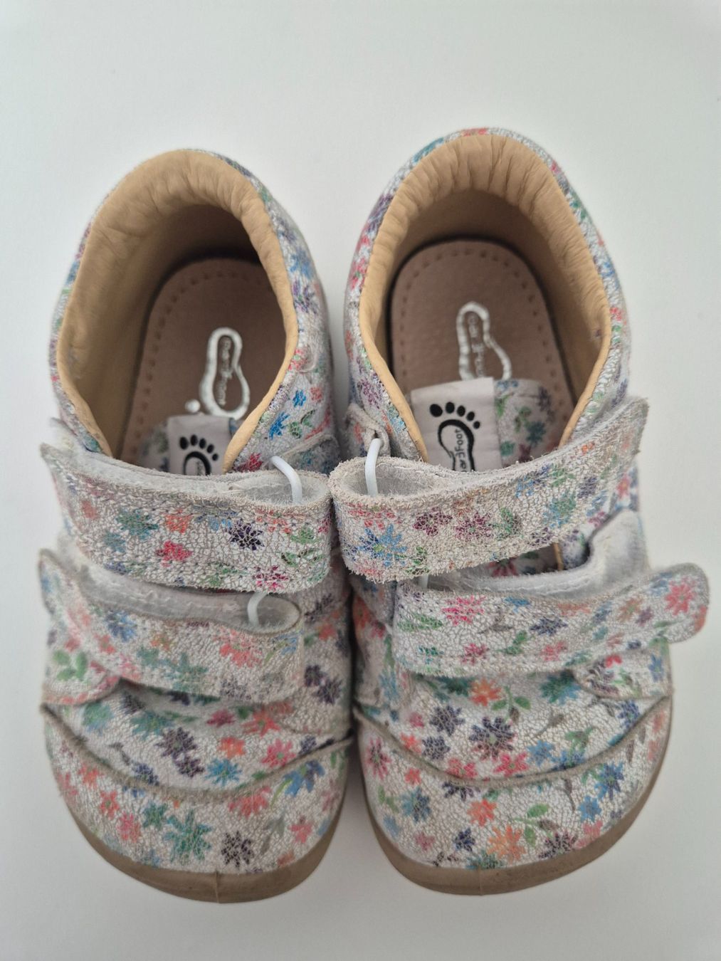 Scarpe per ragazze: Barfuss Kinderschuhe Gr. 27 mit Blumenmuster – Usato da Pfäffikon SZ venduto da Ka6ka 2