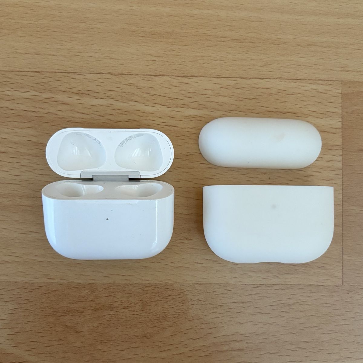 Apple Chargeur: Original Apple AirPods 3 Ladecase – D'occasion à Birmensdorf ZH par Soo-Young01