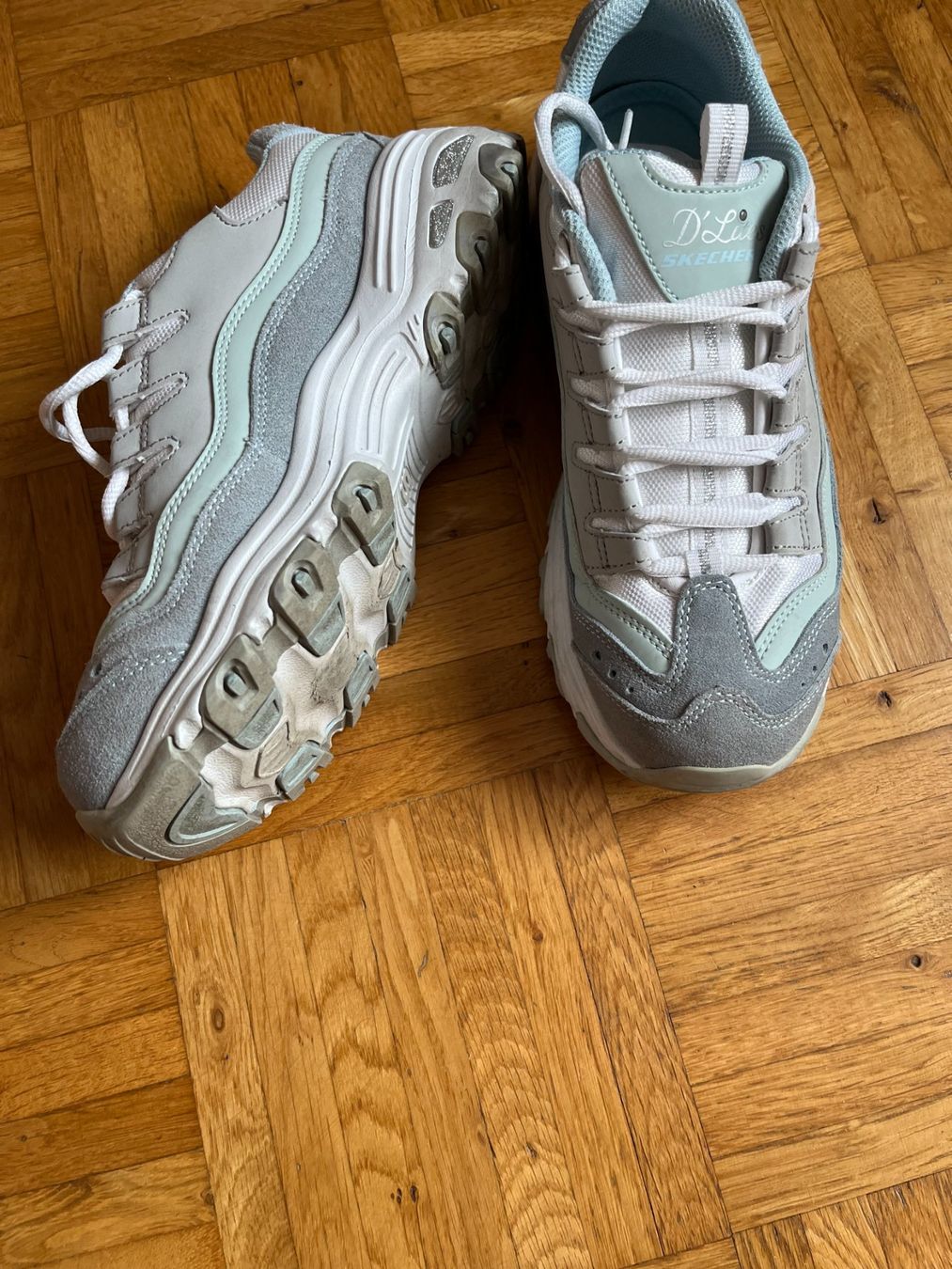 Skechers Scarpe da donna: Baskets Sketchers bleu/blanc pointure 38 – Usato da Penthalaz venduto da pponti
