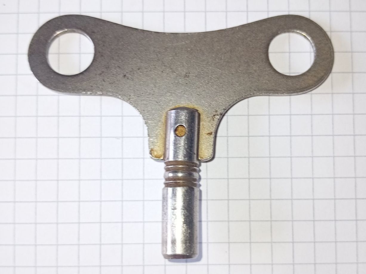 Orologi da terra & Orologi da parete: Clock Winding Key 4.50mm – Usato da Bern venduto da This_that_other_all
