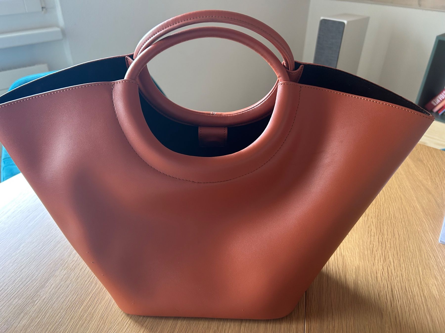 Borse da donna: Unique Burnt-Orange Tote Bag – Usato da Horgen venduto da Olga