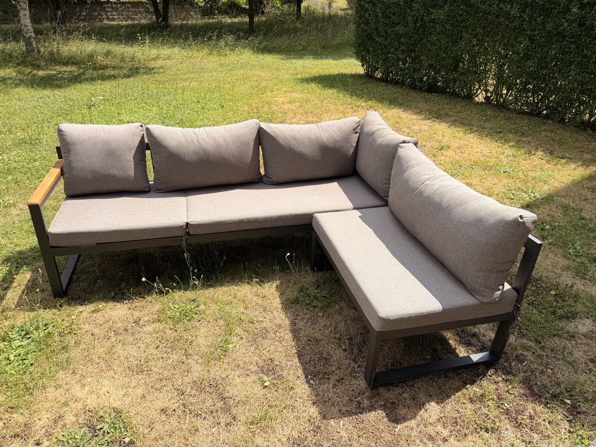 Sofas: Garten lounge set grau mit hocker guter zustand – Gebraucht aus Bremgarten AG von BeeM-SE 1