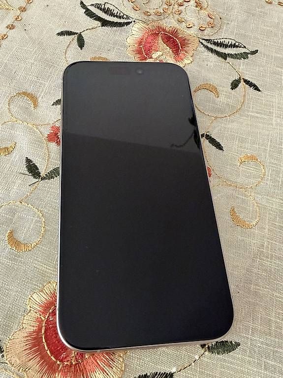 Handys / Smartphones: iPhone 15 pro 128 Go – Gebraucht aus Montreux von Memecita 1