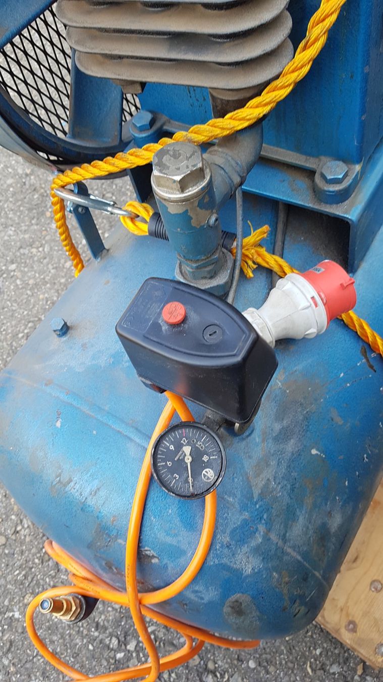 Compresseurs: COMPRESSOR 380V – D'occasion à Biel / bienne par Sarouch9 9