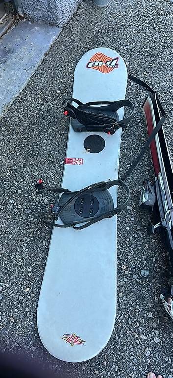 Scies: Sci e snowboard  – D'occasion à Claro par Moi_85 1