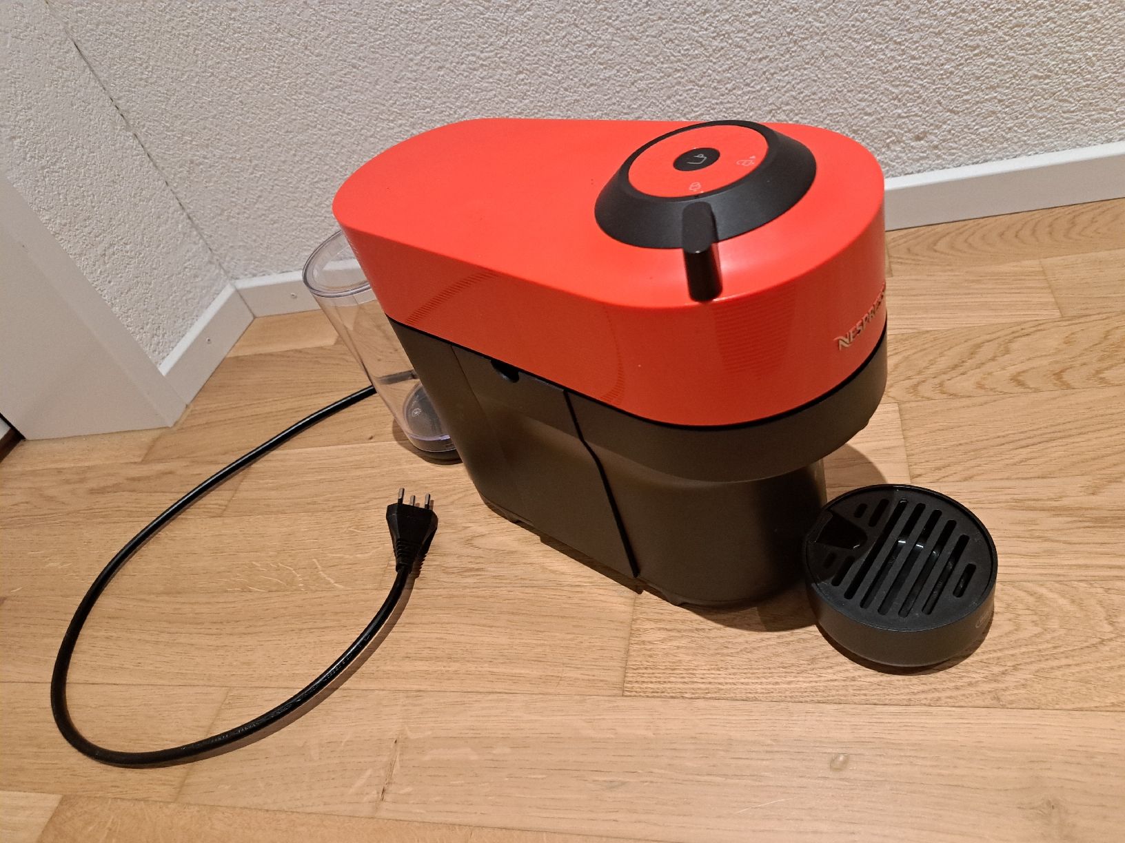 Nespresso Macchine per caffè & Macchine per espresso: Nespresso Vertuo Rot – Usato da Beinwil am See venduto da Robsta83