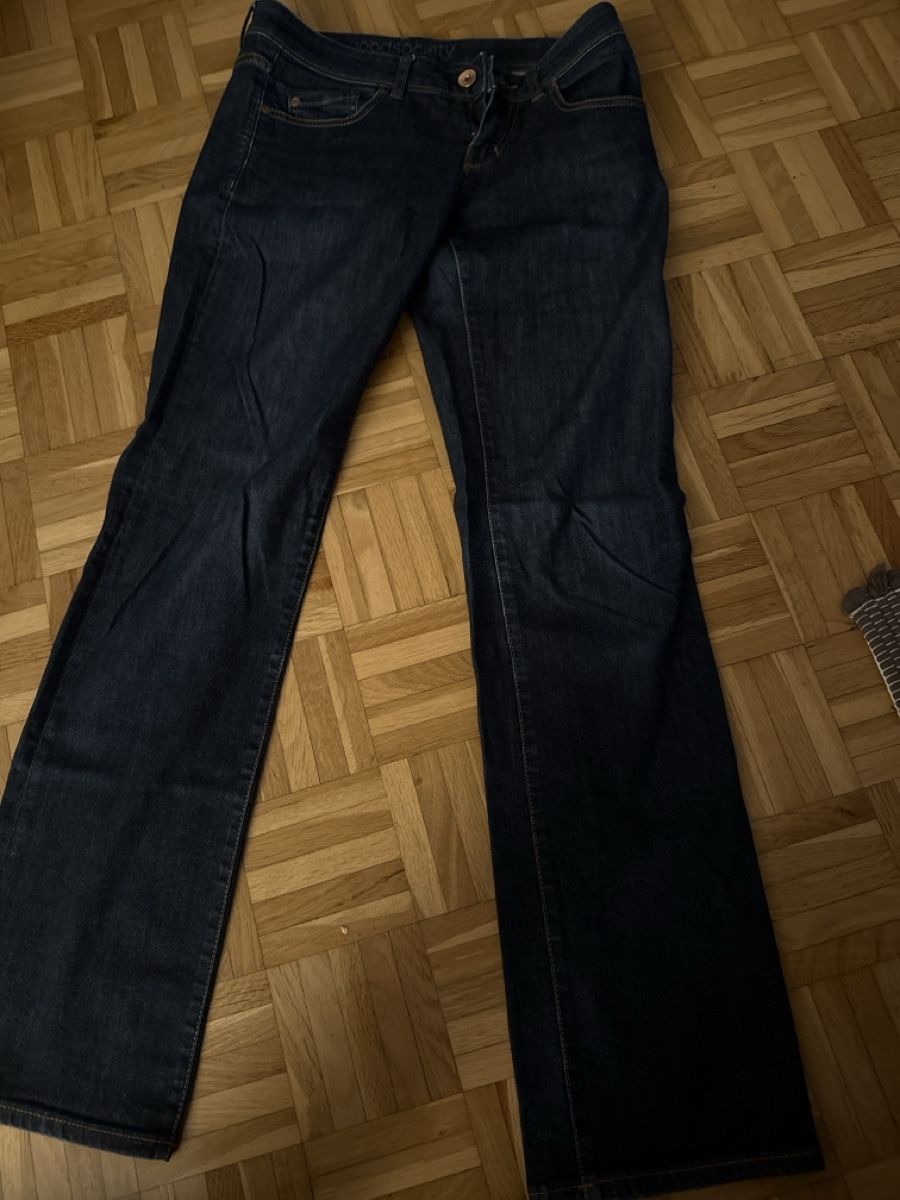 Jeans: Dunkelblaue Damen Jeans, Grösse 29, Regular Fit – Usato da Luzern venduto da NitchDT