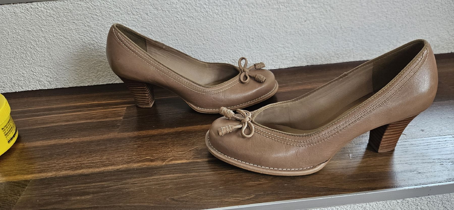 Clarks Scarpe da donna: Pumps Clarks in beige Gr. 3.5, oder 36 – Nuovo e nell'imballaggio originale da Belp venduto da swissmus01 1