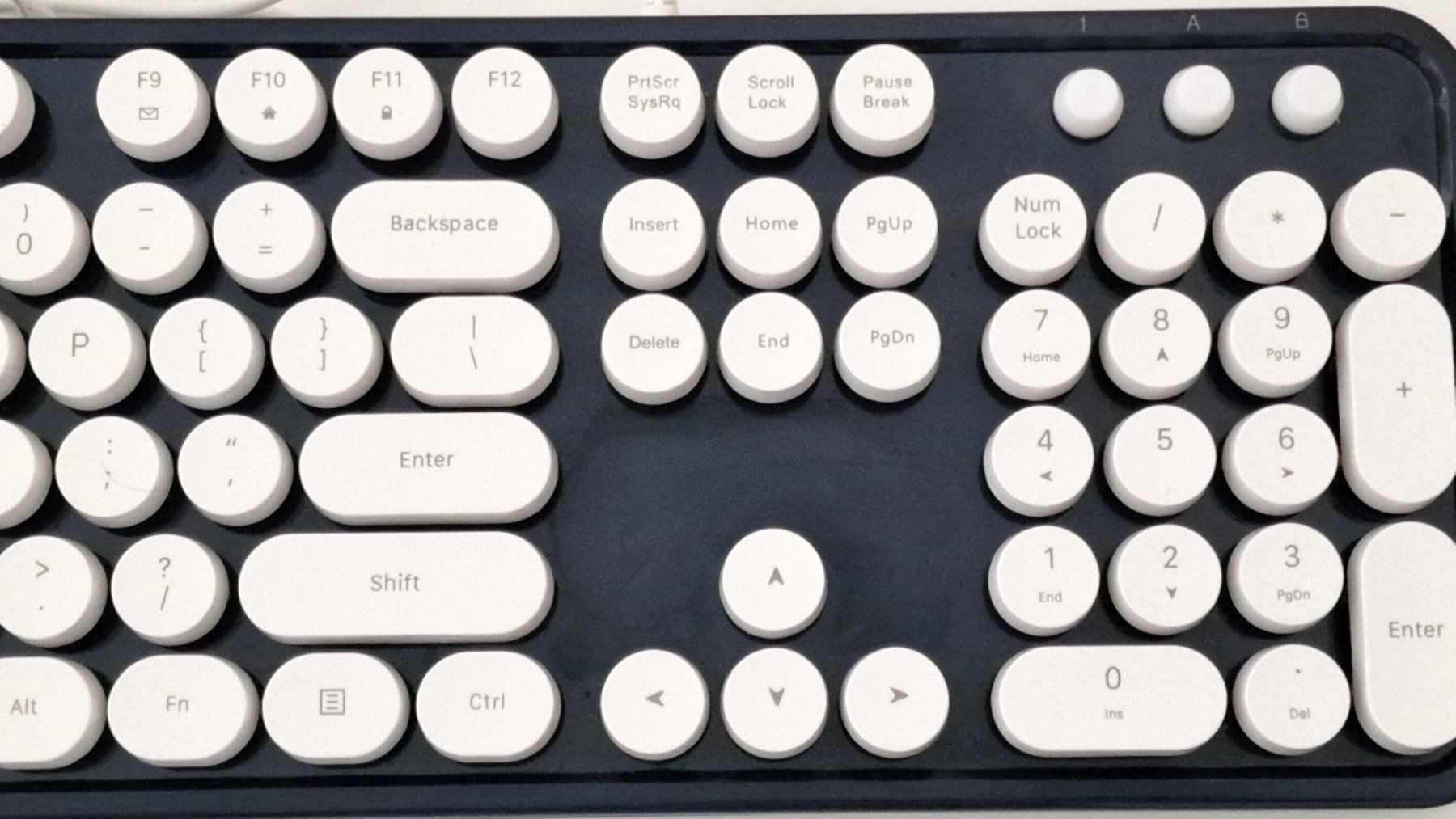 Tastaturen: Retro Style Wired Keyboard + Bluetooth Mouse – Gebraucht aus Embrach von dkanike 2