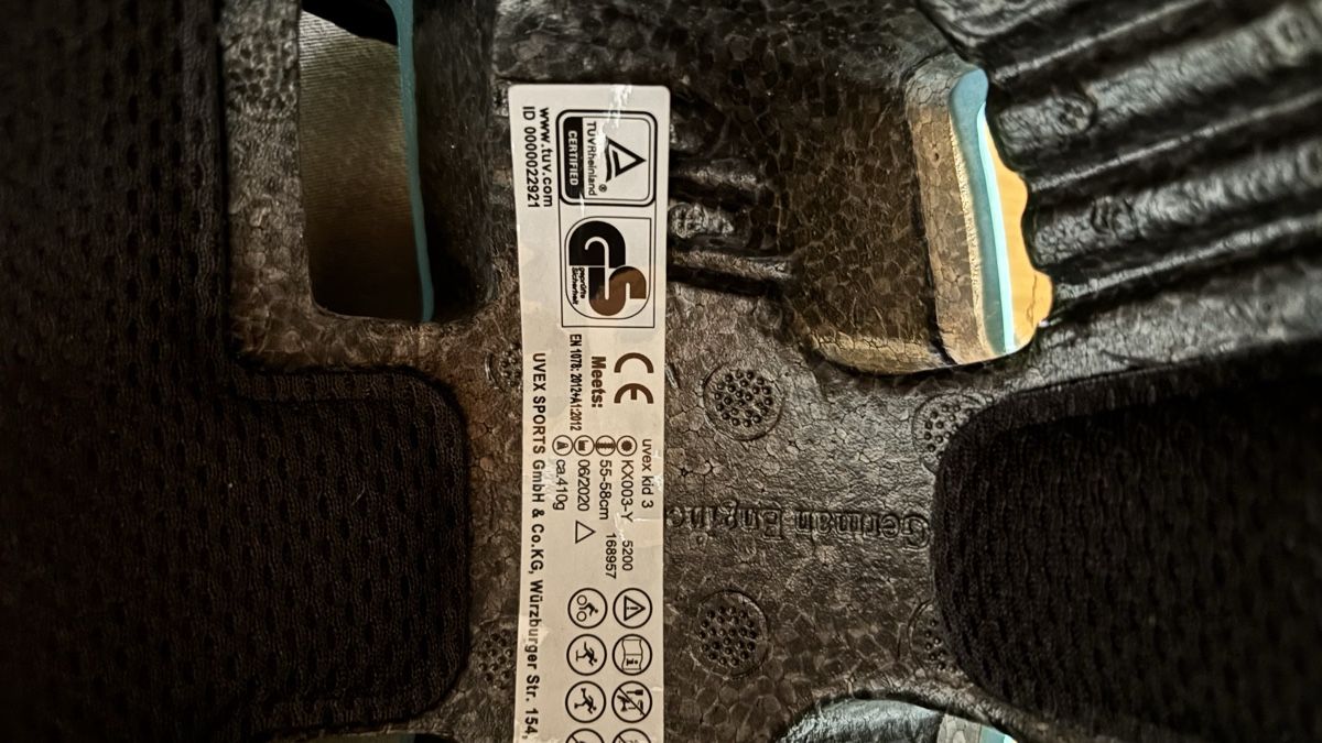Uvex Caschi: Uvex Velohelm Gr. 55-58 – Usato da Wetzikon ZH venduto da pinkilady44 2