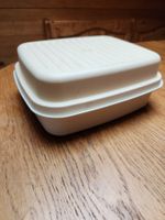 grosser Behälter von Tupperware für Käse Brot oder Gemüse