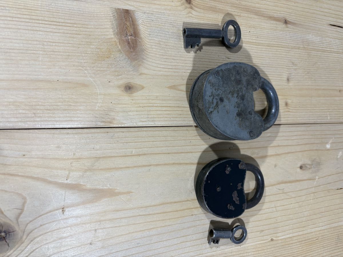 Lucchetti: Antike Schlösser-Set: 2 seltene Vorhängeschlösser! – Usato da Steffisburg venduto da pet_2d5t 5