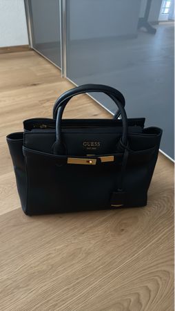 Elegante schwarze Guess Handtasche