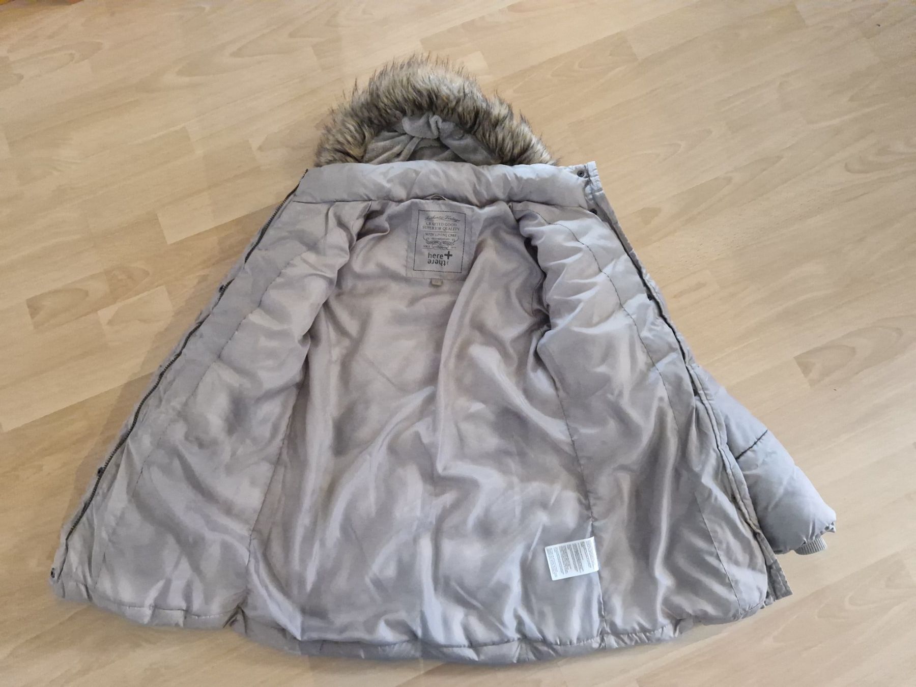C&A Giacche & Cappotti: Crèmefarbene Winterjacke mit Kapuze, Grösse 170 – Usato da Greifensee venduto da Janali01 1