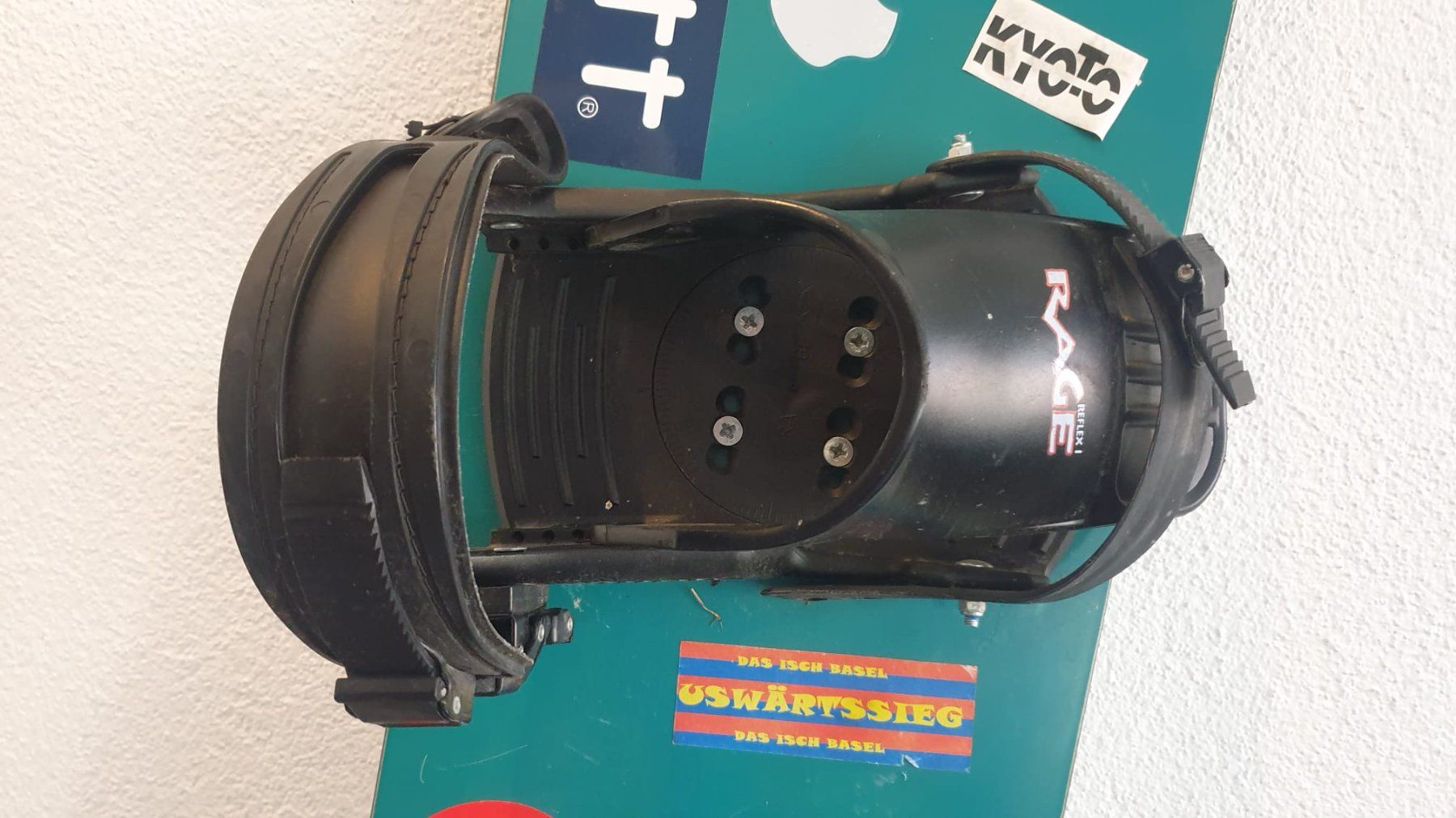 Board: Vintage Snowboard "Staple" – Usato da Basel venduto da HNDidn 9