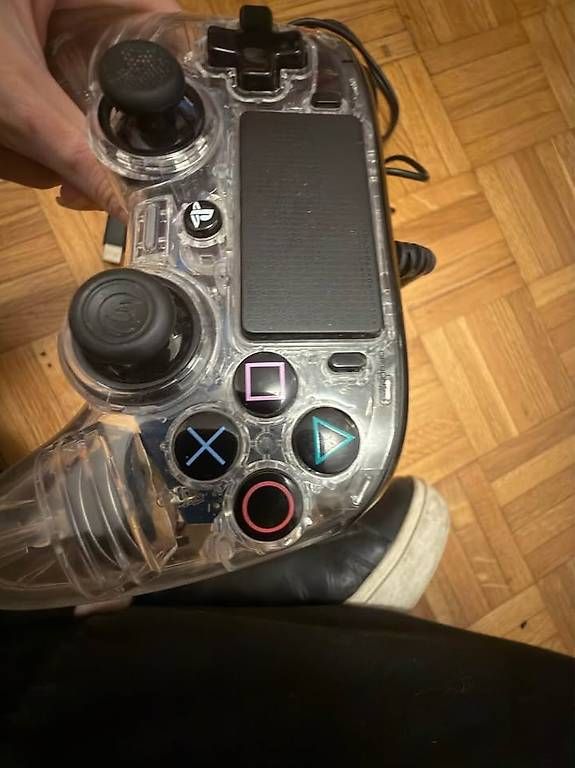 Controller: Manette Nacon PS4 Compact transparente filaire – Gebraucht aus Meyrin von catarinalopes96 2