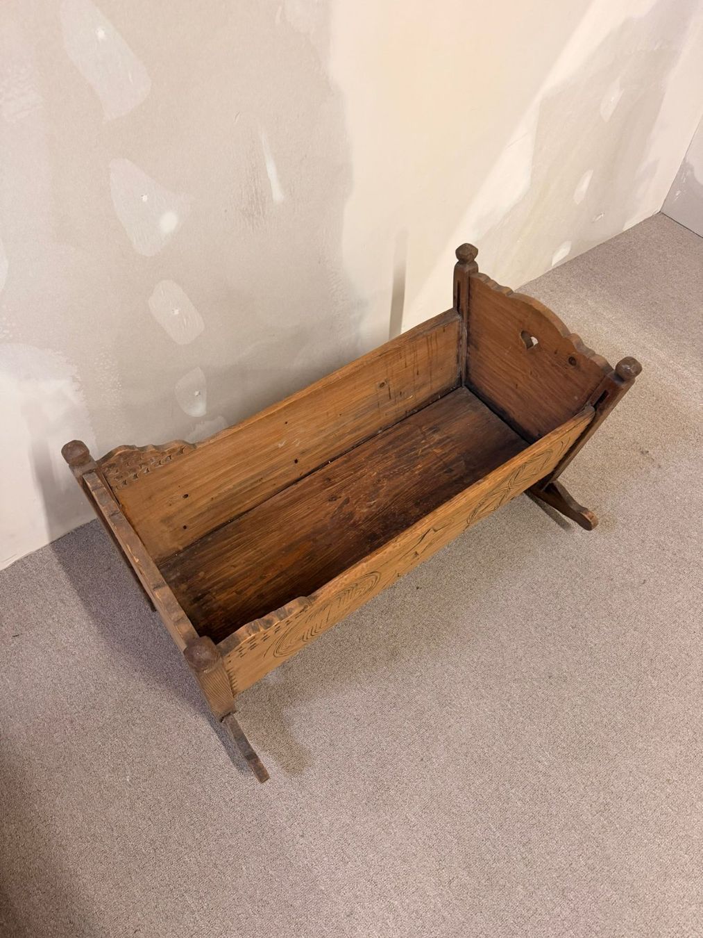 Articoli in legno: Antike rustikale Holz-Wiege mit Schnitzereien, Vintage – Usato da Rickenbach ZH venduto da Insider-Boerse 3