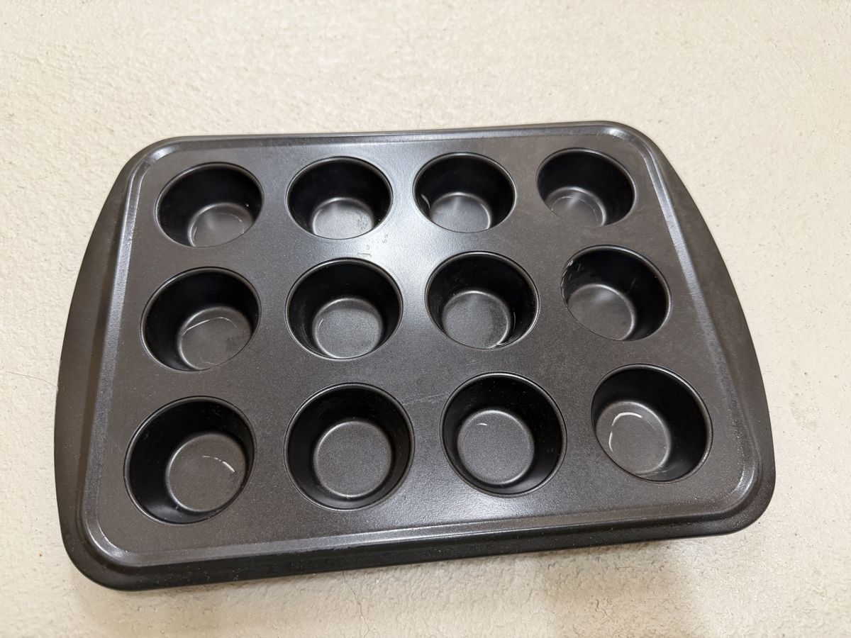 Teglie da forno: Muffinform für 12 Muffins – Usato da Zug venduto da AyseU
