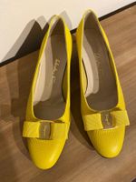 Salvatore Ferragamo Vintage Vara – Gelb – Leder – 8B