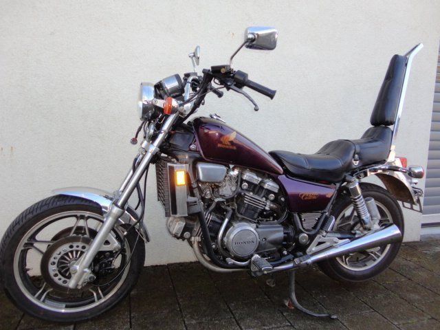 Honda RC09 VF750C Antik Oldtimer ab 1. Kaufen auf Ricardo