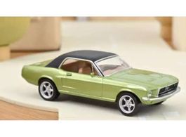 Ford Mustang Coupé 1968 hellgrün met. / matt-schwarz    1:43