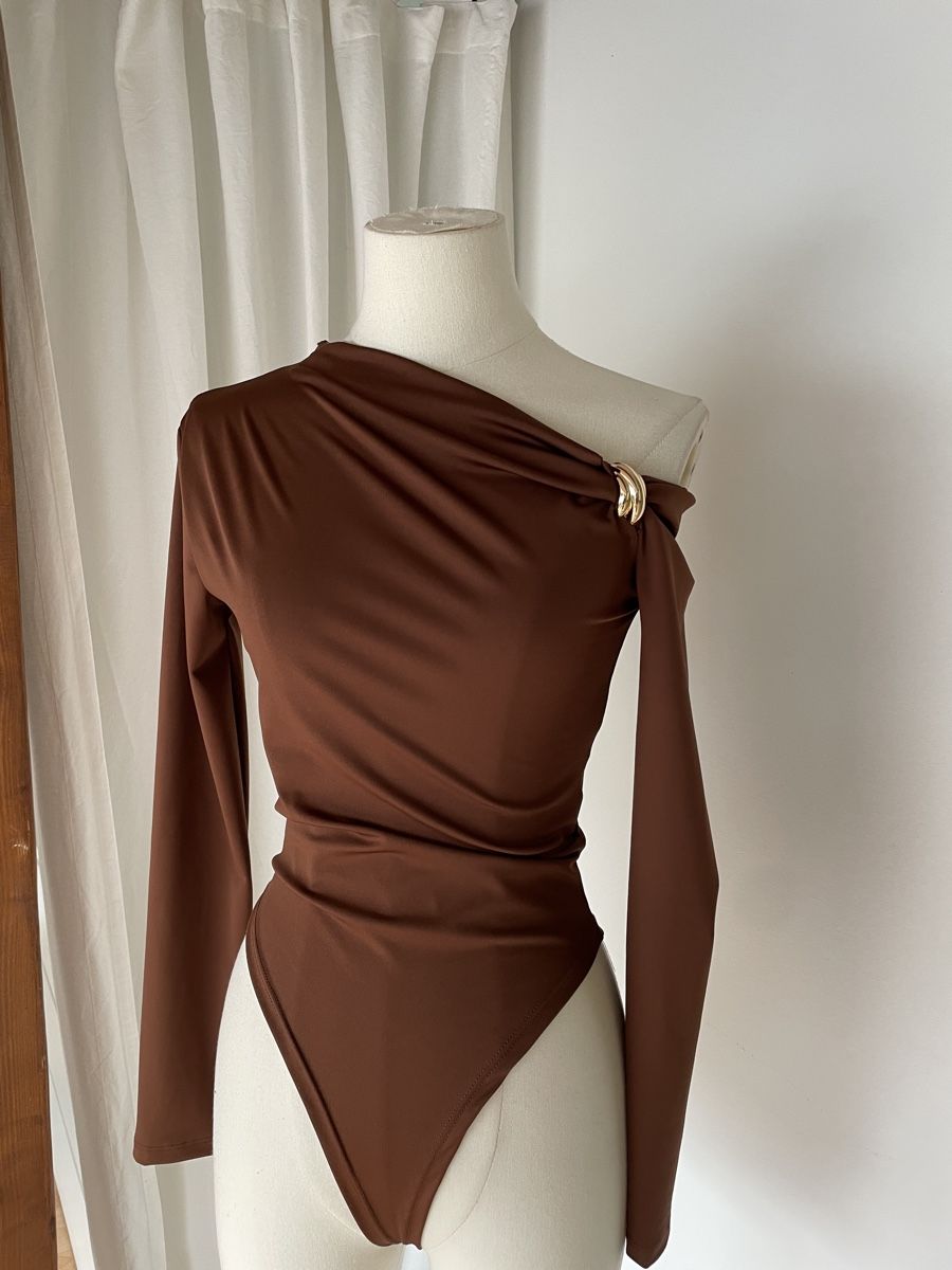 Top: Brauner bodyszuit – Nuovo (secondo la descrizione) da Baden venduto da kar_rm7y