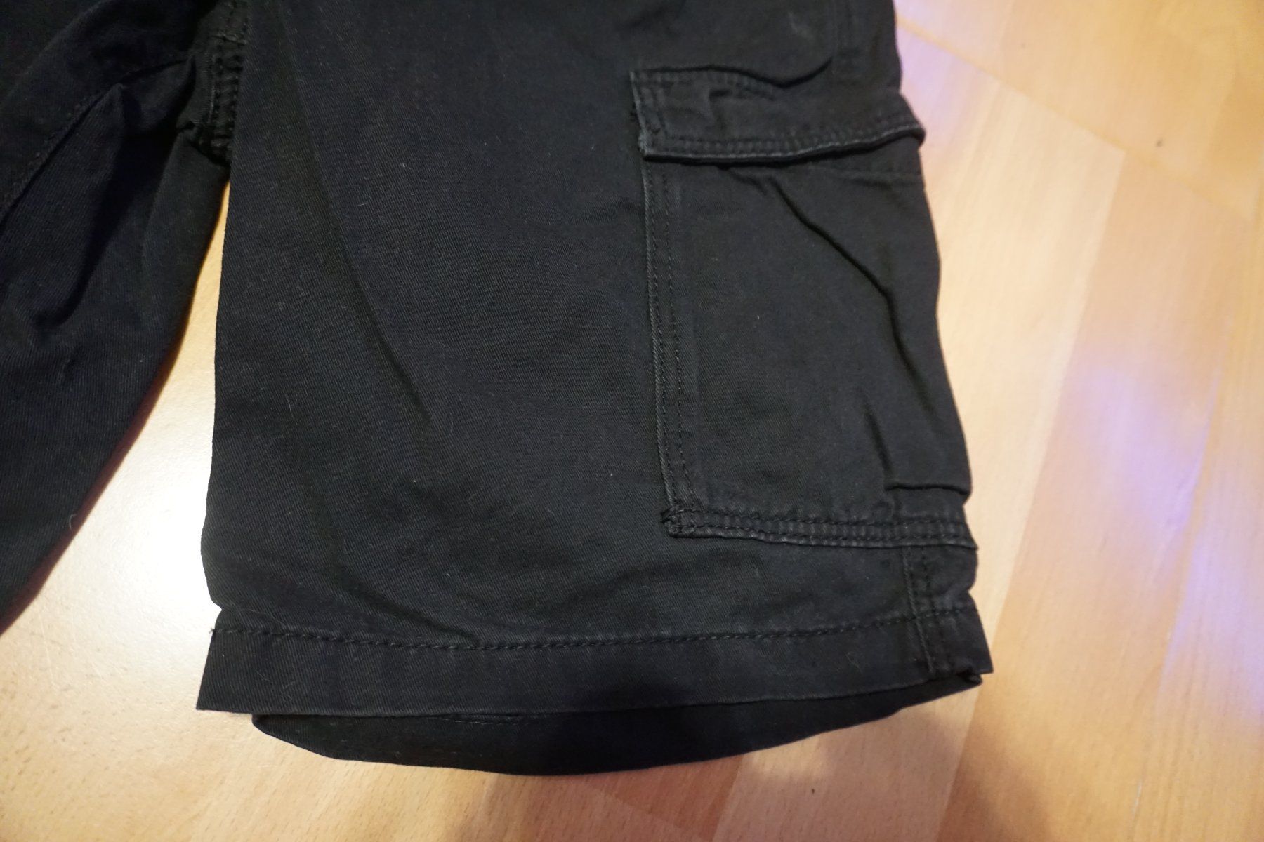 H&M Pantaloni: H&M Cargo Shorts, Schwarz, Gr.146 – Usato da Zürich venduto da einalemjena 1