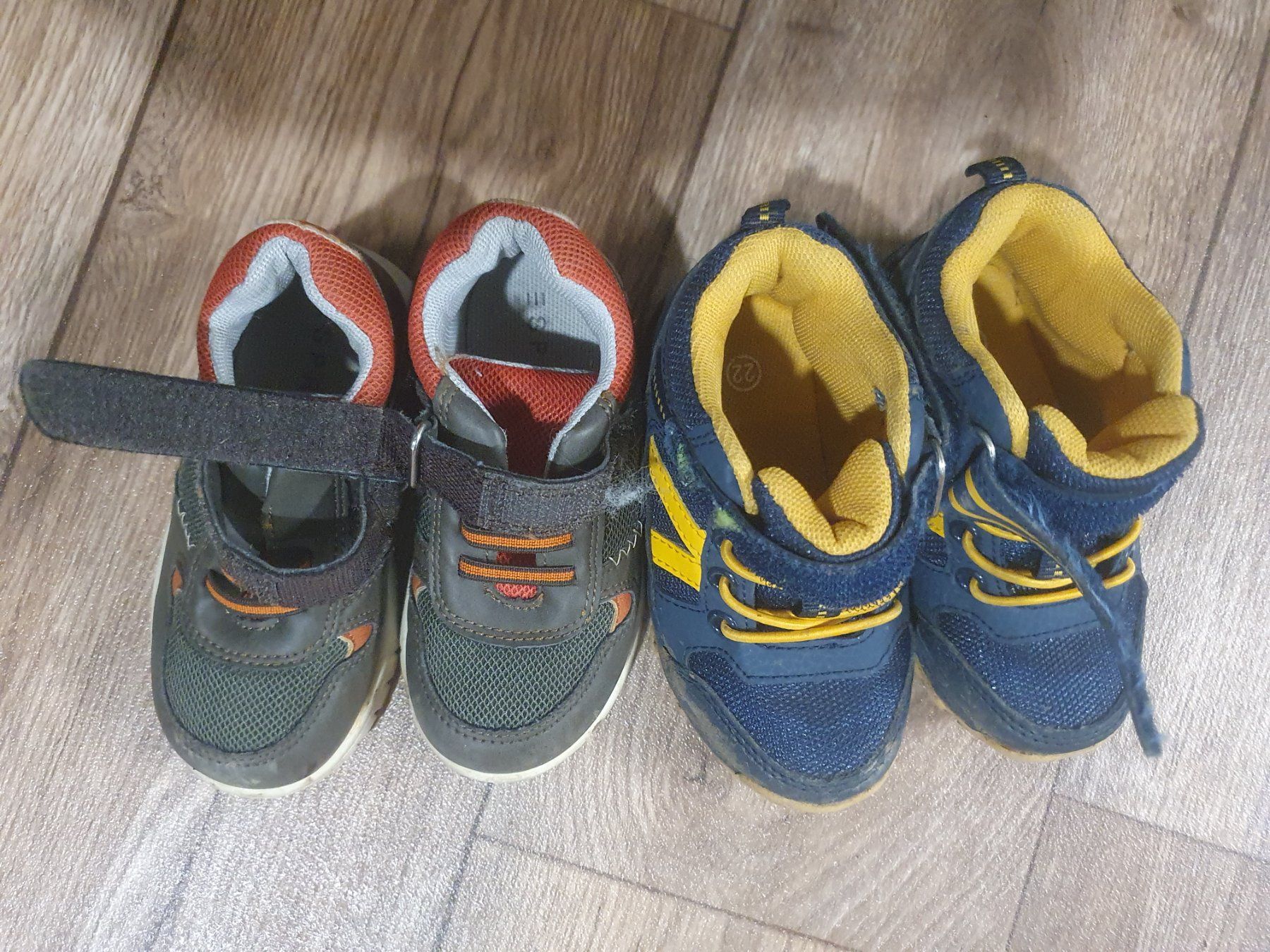 Schuhe für Jungen: Kinder Schuhe 2 Stück Schuhe 22 – Gebraucht aus Zürich von Alibaba1234 1