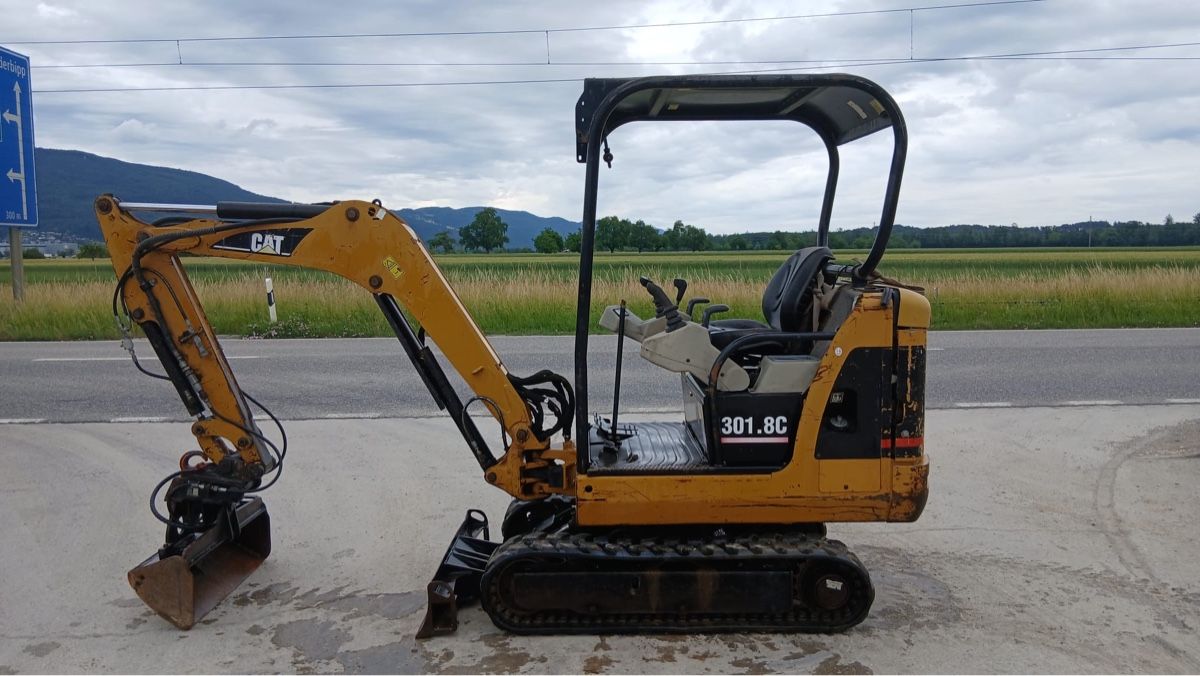 Caterpillar Escavatori: Bagger Cat 301.8 1,8 Tonnen – Usato da Niederbipp venduto da baggerch 2