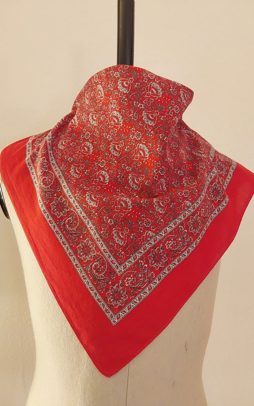 Foulards, Tücher & Schals: Baumwolltuch quadratisch rot – Gebraucht aus Köniz von scopello12