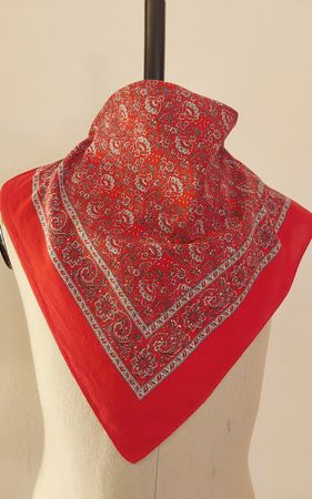 Baumwolltuch quadratisch rot