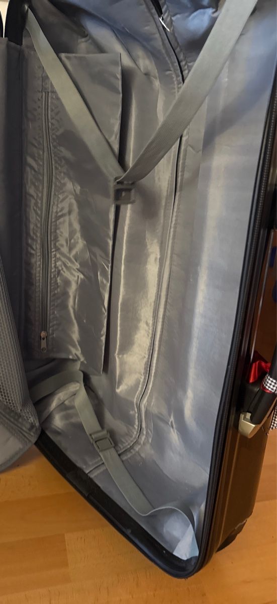 Valises de voyage: Koffer schwarz Cabin Grösse mit Rollen – D'occasion à Bern par fab_tx65 3