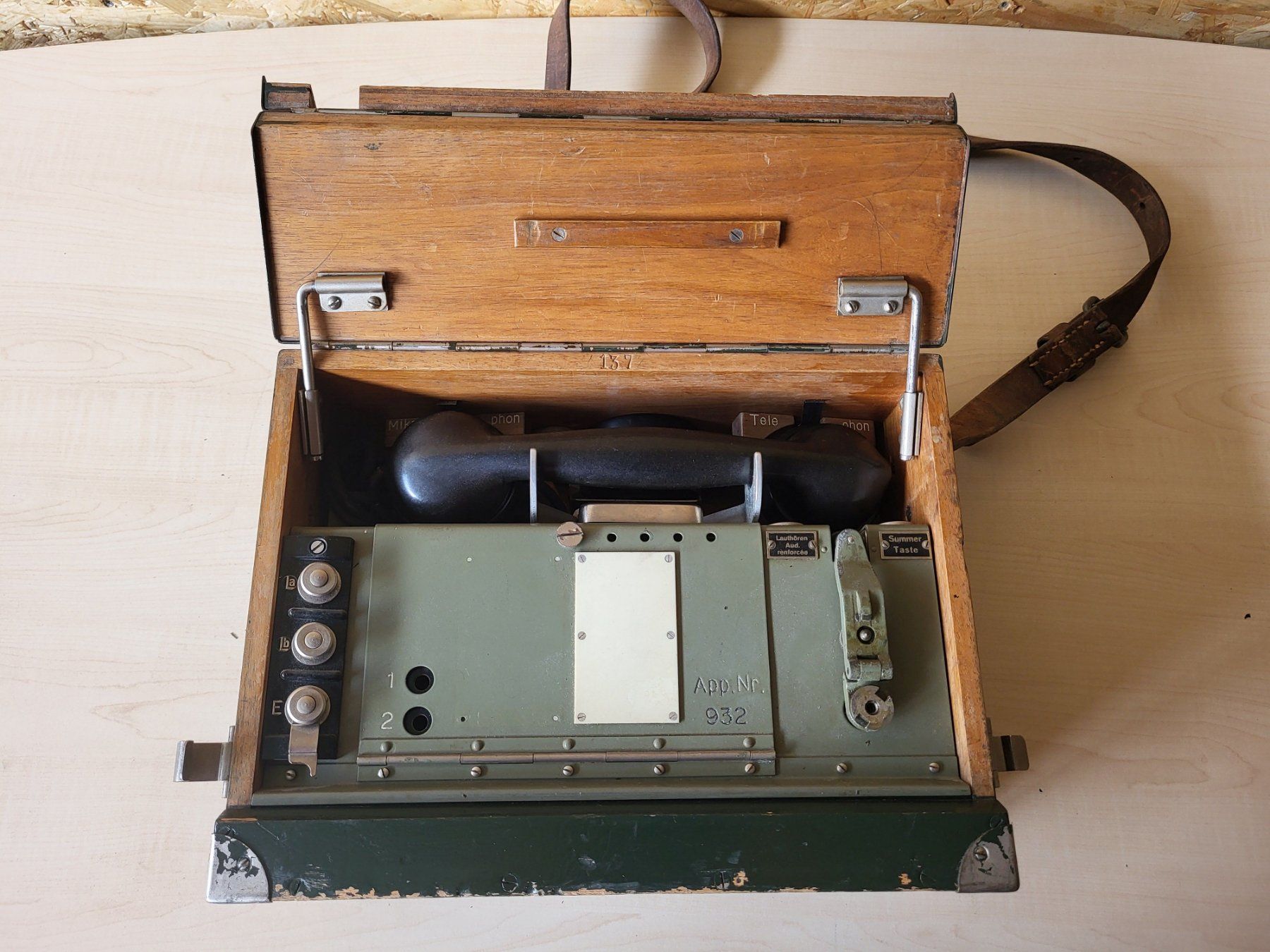 Telefoni: Feldtelefon 1932 Schweizer Armee – Usato da Brügg BE venduto da POU-BELLE 2