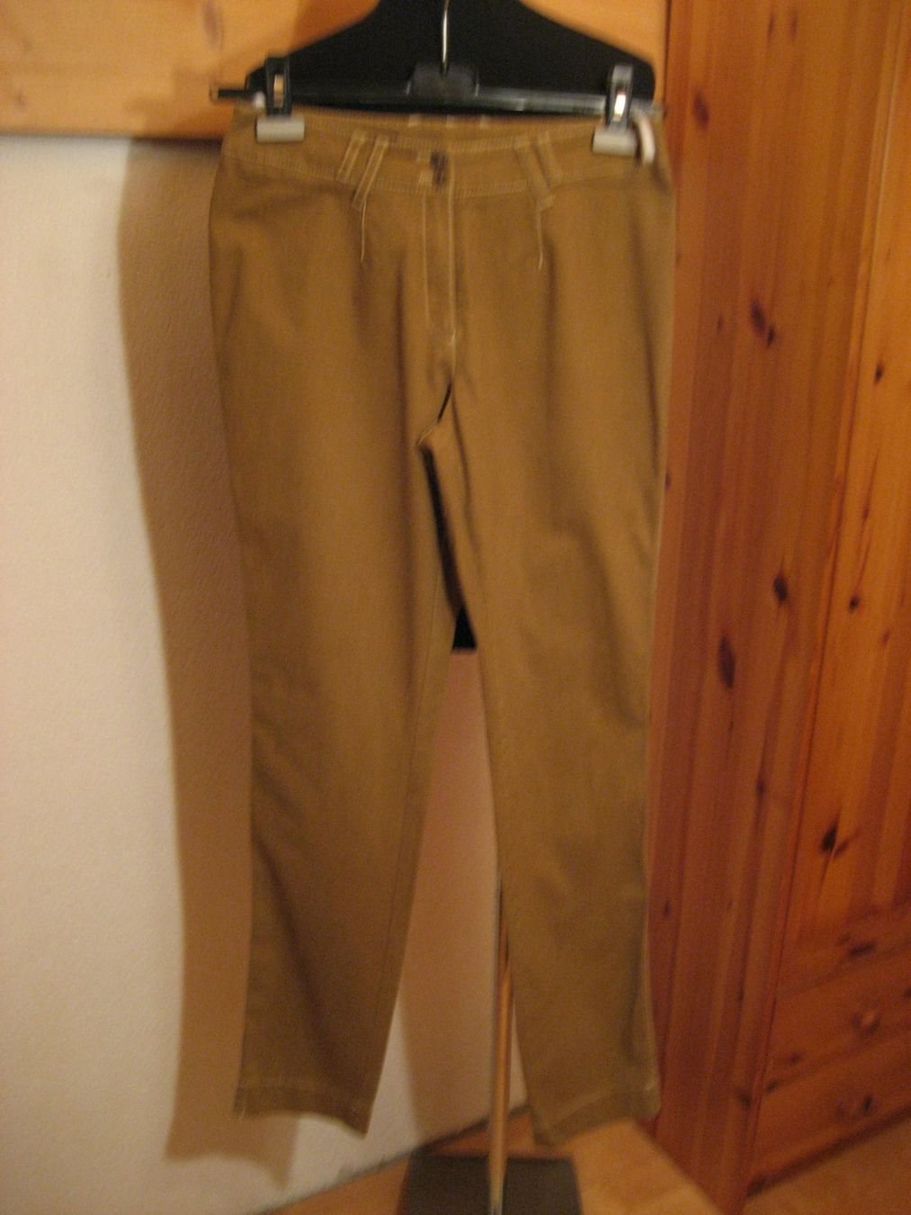 Pantalons: Pantalon stretch Tuzzi taille 38, neuf – Neuf avec emballage d'origine à Delémont par marryb