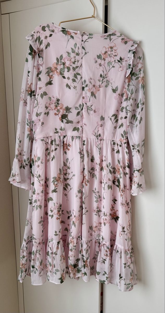 Calvin Klein Kleider: Calvin Klein Chiffon-Kleid mit Blumenmuster – Gebraucht aus Arni AG von goforluxery 1