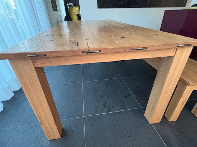 Pfister Tables: Massiver Eichenholztisch SAMUEL mit passender Sitzbank – D'occasion à Thierachern par Oetschi11 1
