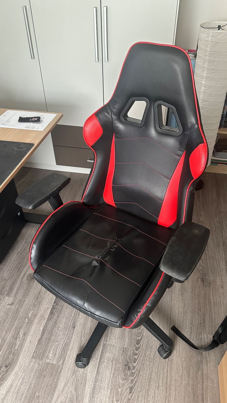 Stühle: Chaise de bureau gaming – Gebraucht aus Le Landeron von mau_qtv5